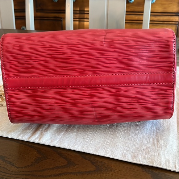 LV SPEEDY 25 RED EPI  UNBRANDED STRAP INCLUDED - Picture 8 of 17